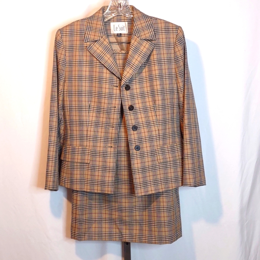 Le Suit size 8 skirt and blazer classic plaid